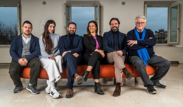 La Giunta Falorni: nella foto, da sinistra: Alessio Onnis, Francesca Giannì, Alessio Falorni, Claudia Centi, Simone Bruchi, Alessandro Tafi La Giunta Falorni: nella foto, da sinistra: Alessio Onnis, Francesca Giannì, Alessio Falorni, Claudia Centi, Simone Bruchi, Alessandro Tafi